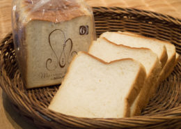 ベーカリー 1_常滑牛乳食パン